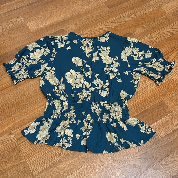 Sienna Sky dark and cream floral teal short flutter sleeve peplum blouse. Size L - Picture 8 of 17